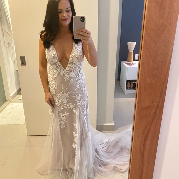 Size 10 Madi Lane Bridal dress worn for an hour retail is 2200$ save 1000& today - Picture 2 of 5